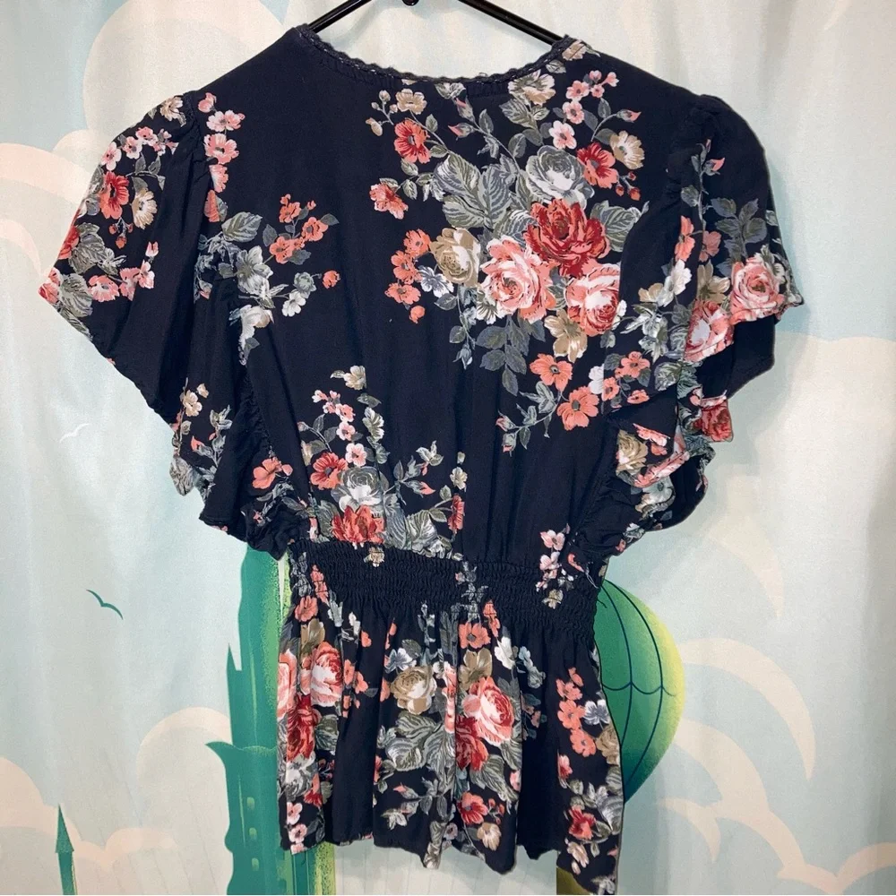 2/$15!! 3 Size Small Tops!! READ!! - Picture 6 of 7